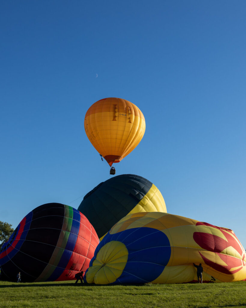 Hire Road Trip Limo for a day trip adventure to the hot air balloon festival in Gatineau, Quebec. Photo by Tourism Ottawa